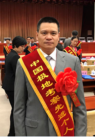 说明: H:\校友会\网站建设\王中军.png