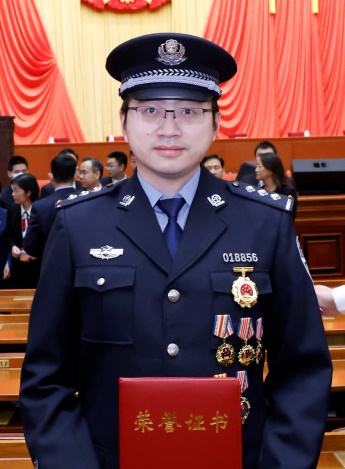 说明: H:\校友会\网站建设\郑子辰.jpg