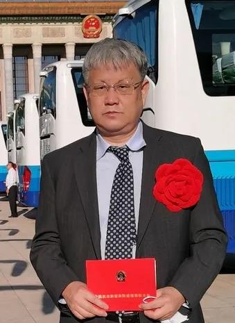 说明: H:\校友会\网站建设\吴士泉.jpg